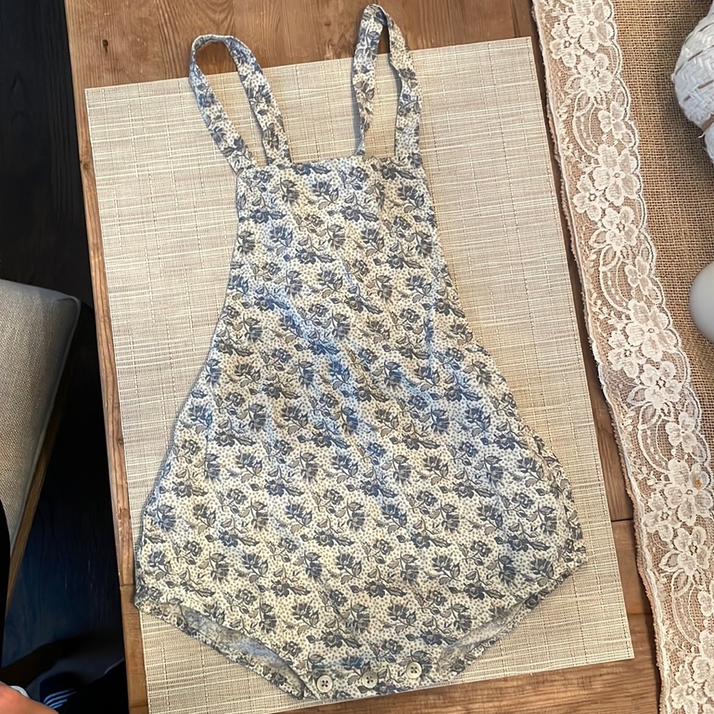 New Rylee + Cru floral romper. Size 2-3T